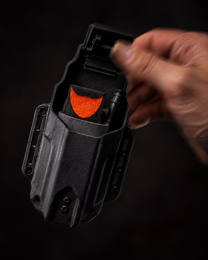Hand opening the kydex pouch one-handed